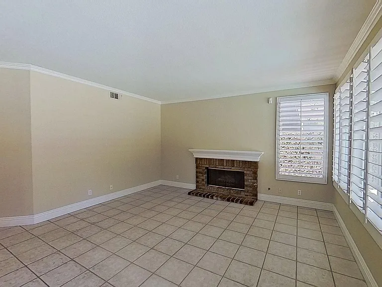4749 E Bradford Ave — Photo 11
