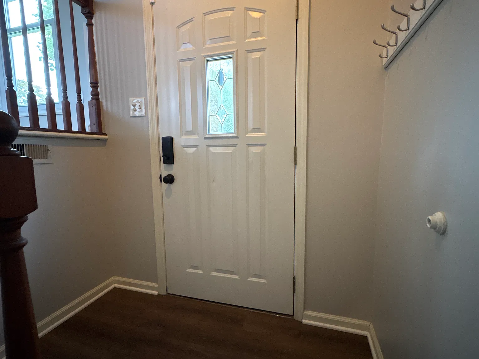 3 bed, 1.5 bath, 1601 sqft, $2,400 — Photo 2