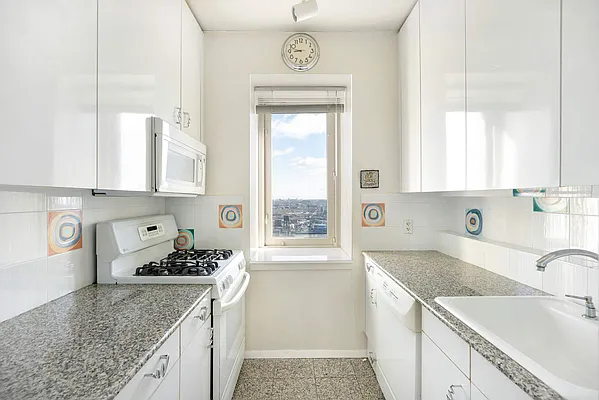 Sold by Compass | media 20