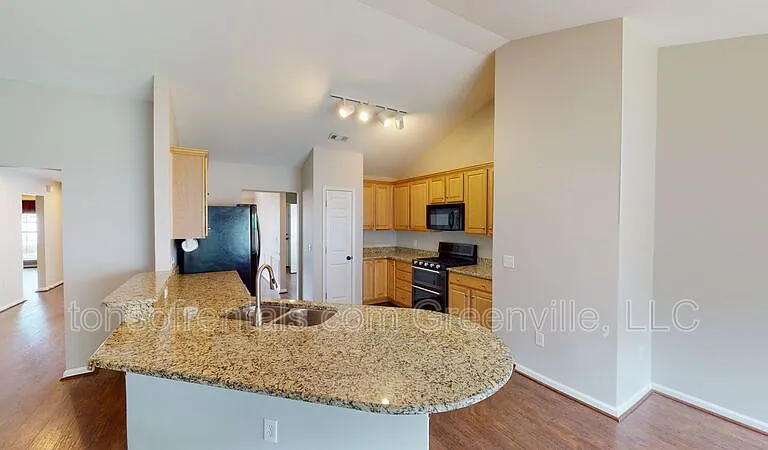 210 Grimes Dr — Photo 4