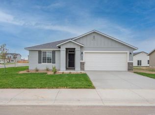 865 SW Crested St, Mountain Home, ID 83647