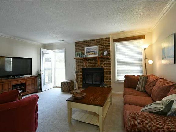 5th image of 933 Wildwood Square Ct
