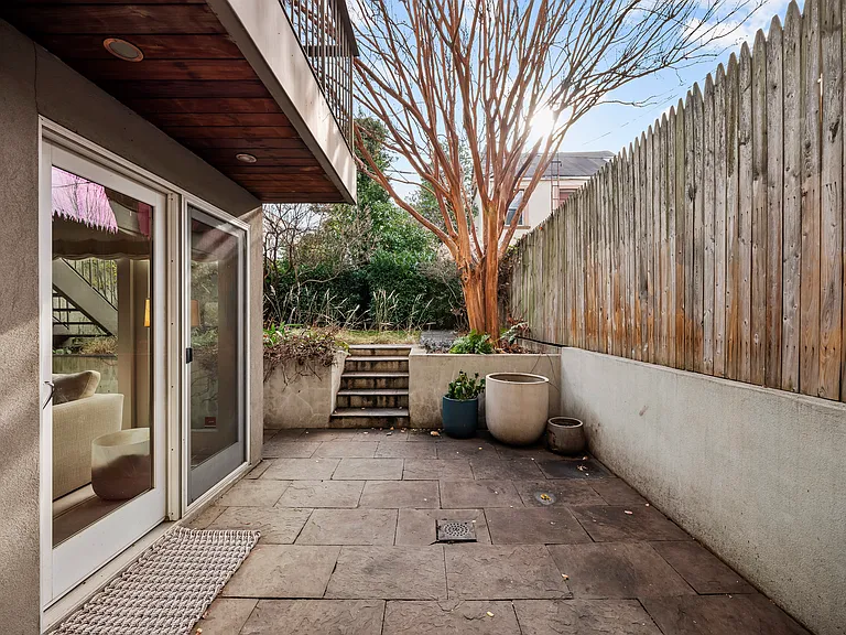 160 Ainslie St #1 — Photo 35