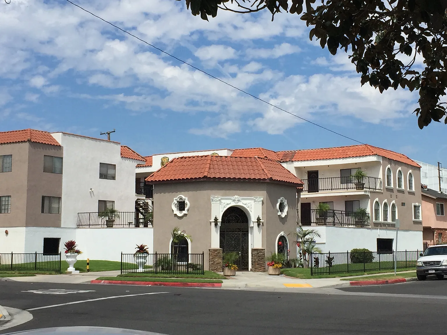 12533 Kornblum Ave — Photo 1