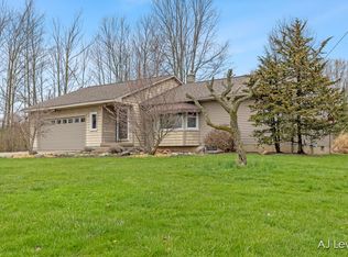 3281 Bauer Rd, Jenison, MI 49428