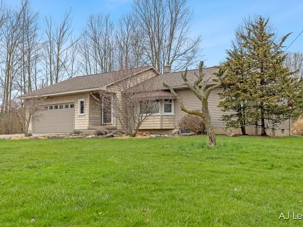3281 Bauer Rd, Jenison, MI 49428