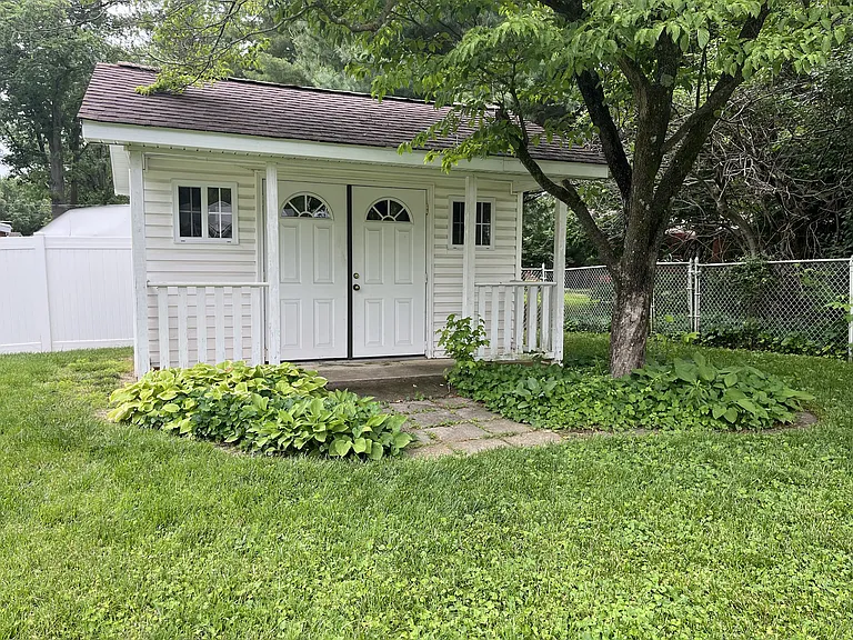 47 Carnation Dr — Photo 32