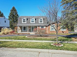 35452 Bennett St, Livonia, MI 48152