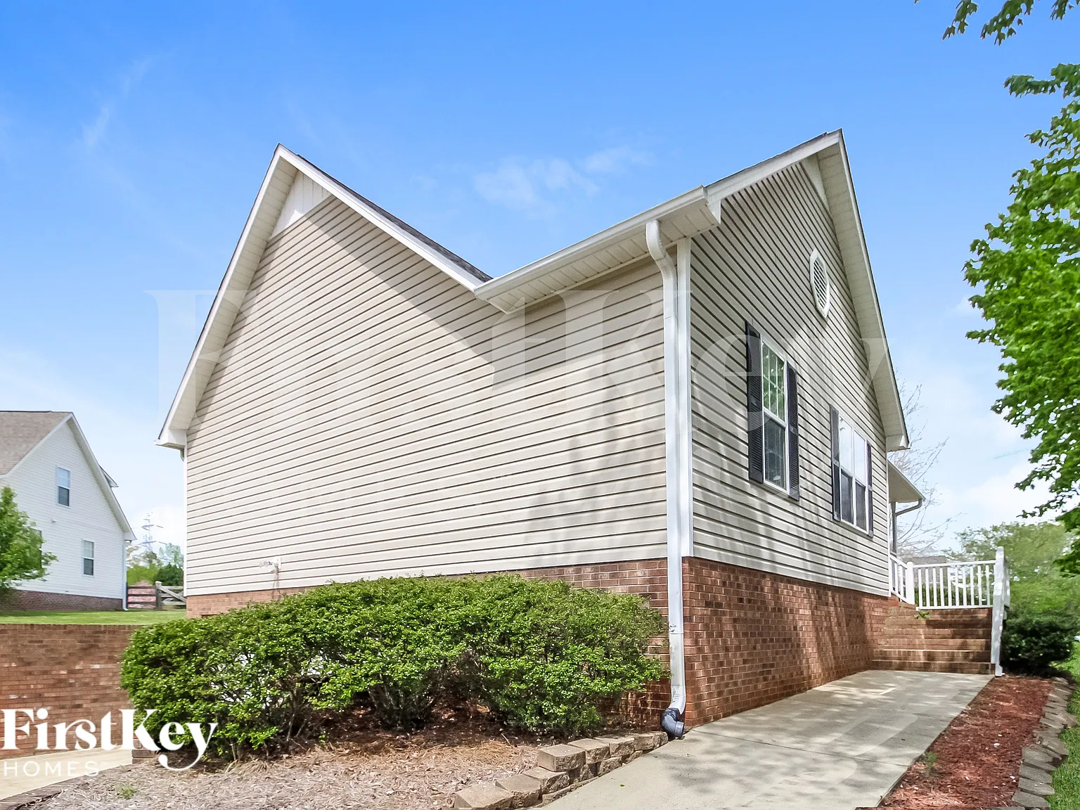 3 bed, 2.0 bath, 2154 sqft, $2,270 — Photo 2