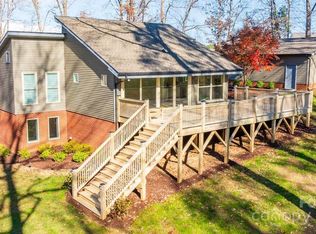 2106 Lynmore Dr, Sherrills Ford, NC 28673