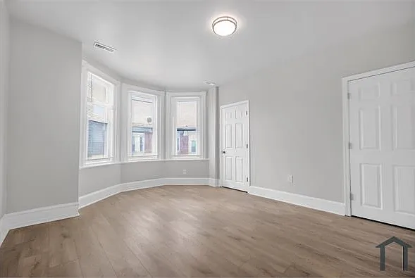 5437 Webster St — Photo 10