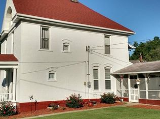 22 Van St, Savanna, IL 61074