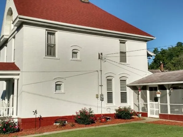 22 Van St, Savanna, IL 61074
