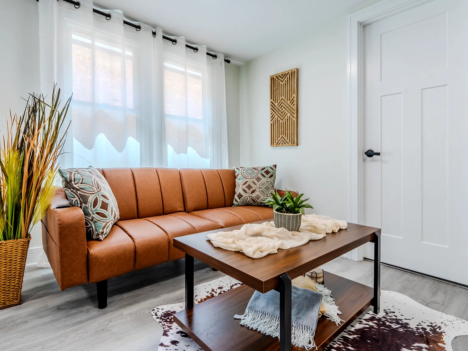 4 bed, $5,800 — Photo 2