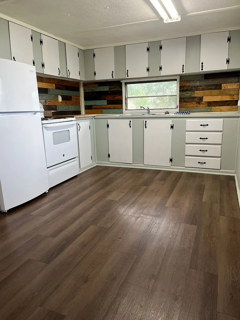 2 bed, 1.0 bath, $1,350 — Photo 3