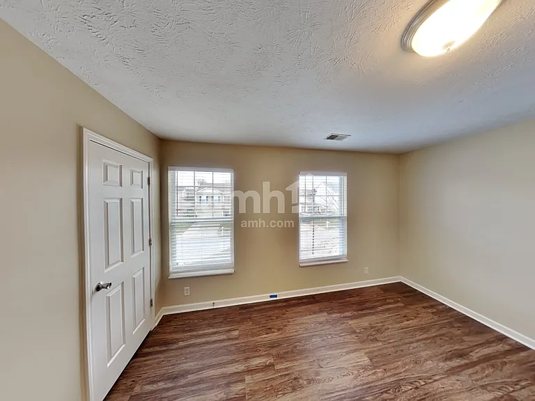 119 Crestwood Ln — Photo 16