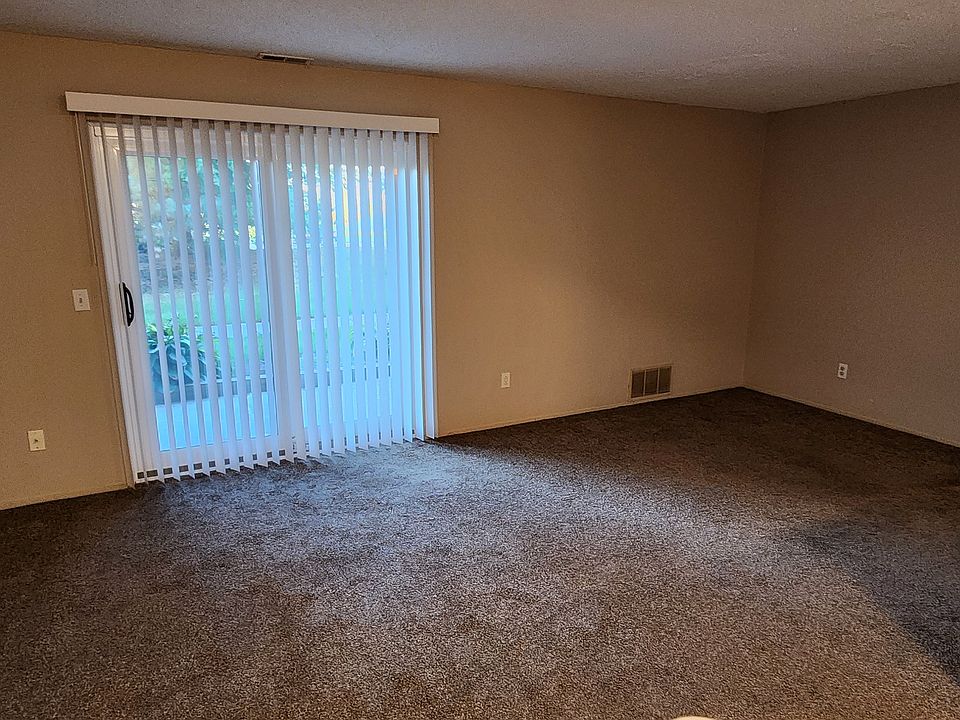 43448 Fountain Dr, photo 3