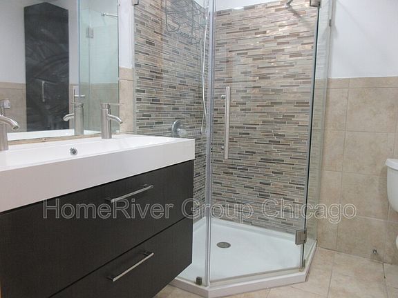 4th image of 2948 N Narragansett Ave #1