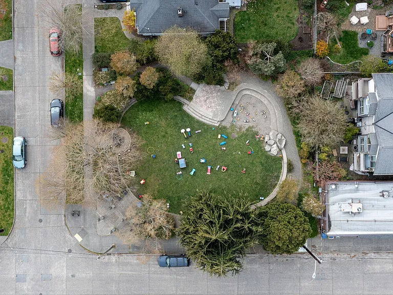 North Greenwood — Photo 13