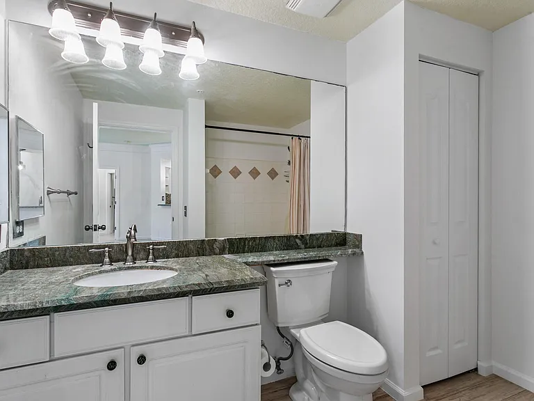 10103 Myrtlewood Cir W — Photo 19