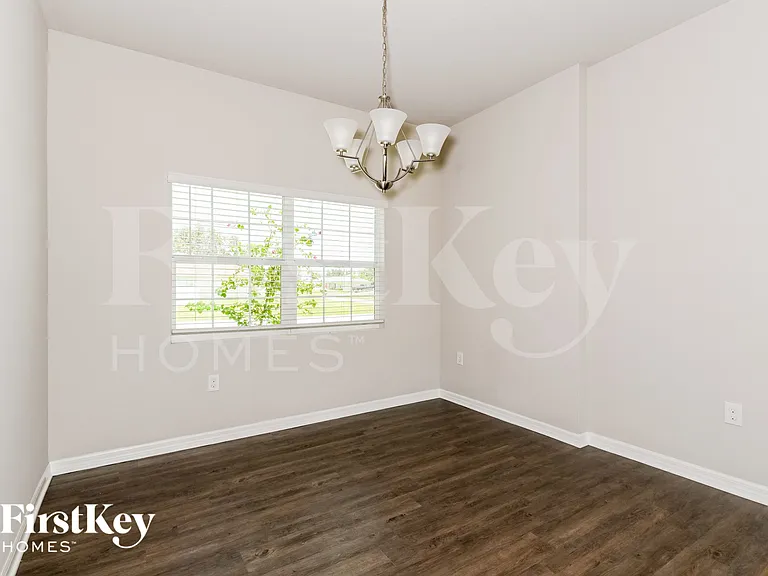 2216 NW 18th Ter — Photo 5