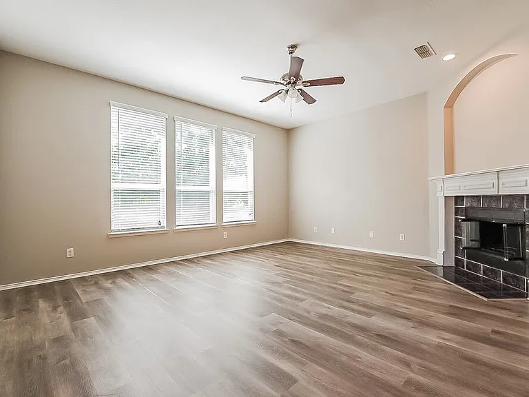 131 Annette St — Photo 3