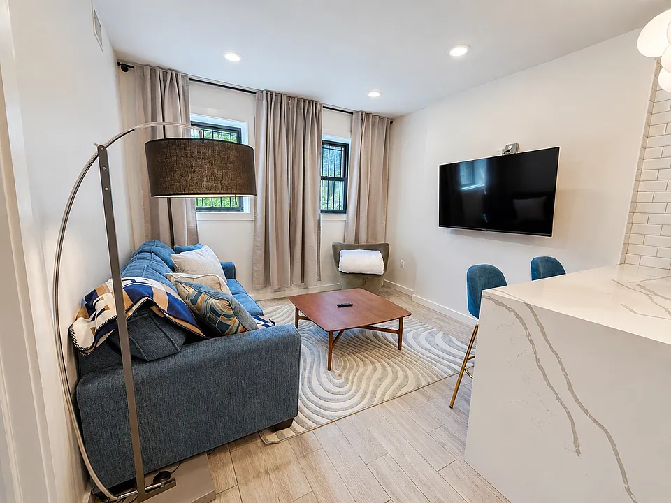376 Broad St #2A