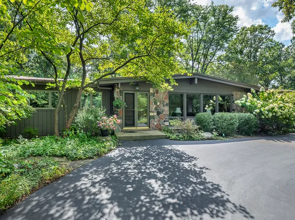 2635 Crestwood Ln, Riverwoods, IL 60015