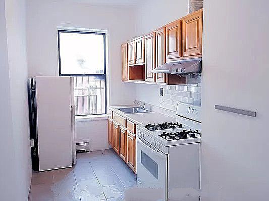 1st image of 298 Palmetto St Floor 1