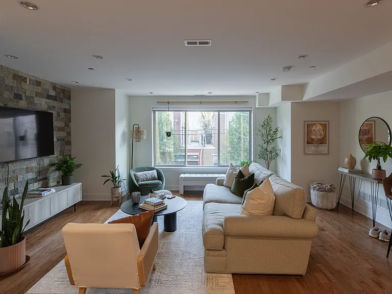 1735 Carpenter St #B — Photo 2