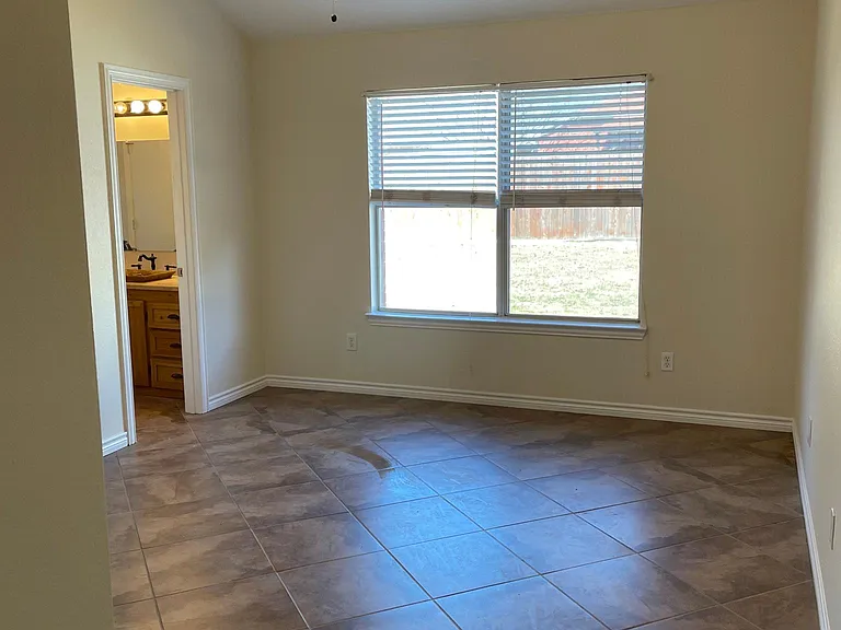 1035 Port Sullivan Dr — Photo 8