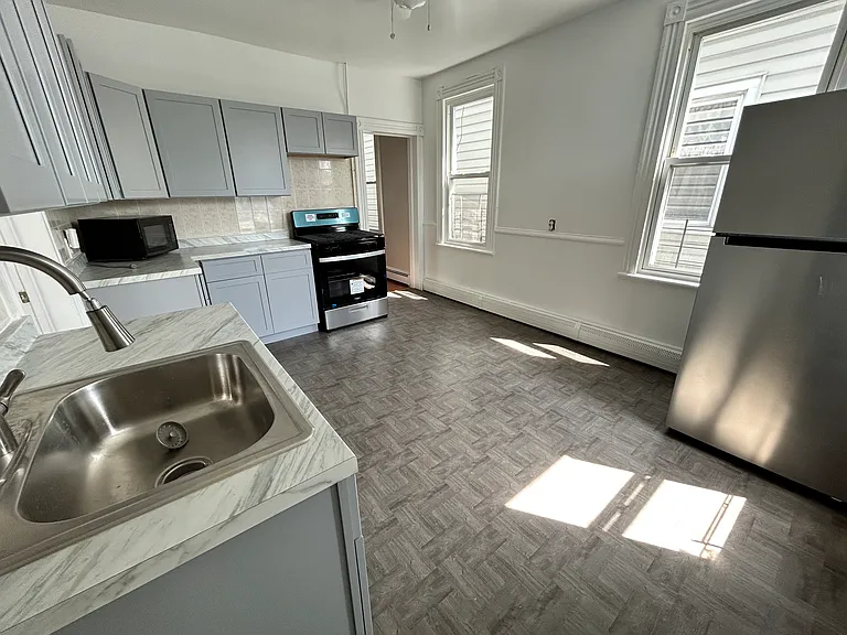 222 Inslee Pl #2 — Photo 3