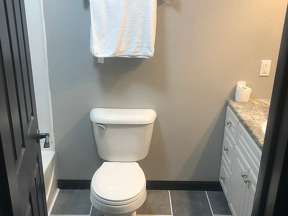5th image of 5501 W 50th St