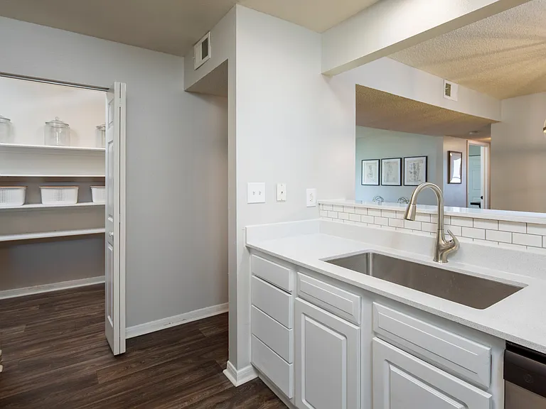 Belmont Hill Aprtments — Photo 7