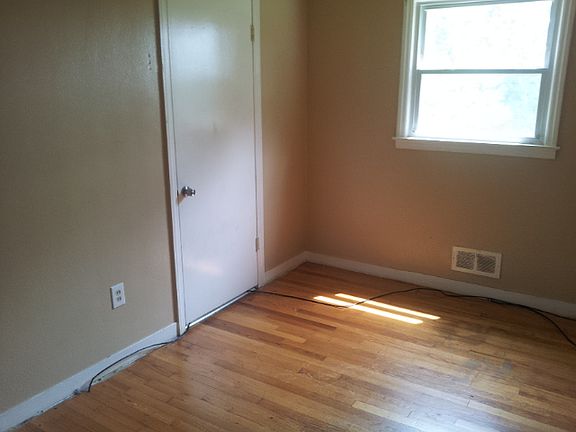 5th image of 4018 Vermont Ave NW