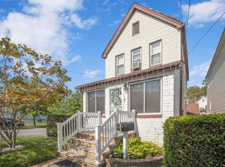 8901 201st St, Hollis, NY 11423