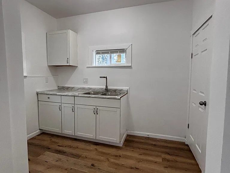 859 Broadway Ave #859 — Photo 2