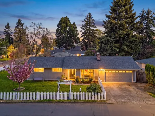 821 Johnson St, Woodburn, OR 97071