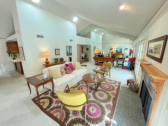 Vaulted ceiling Living Room
