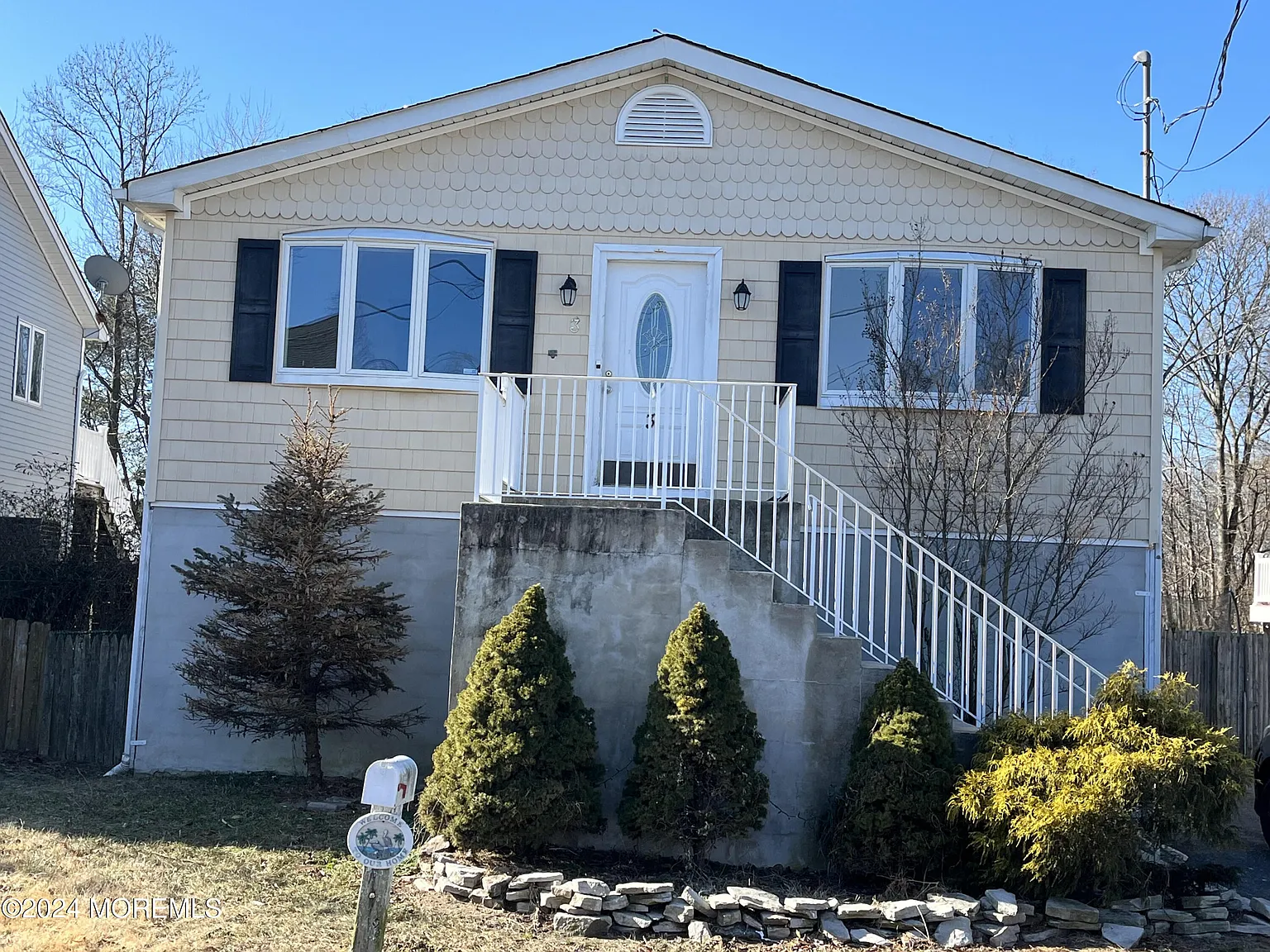 4 bed, 2.0 bath, 1421 sqft, $3,300 — Photo 1
