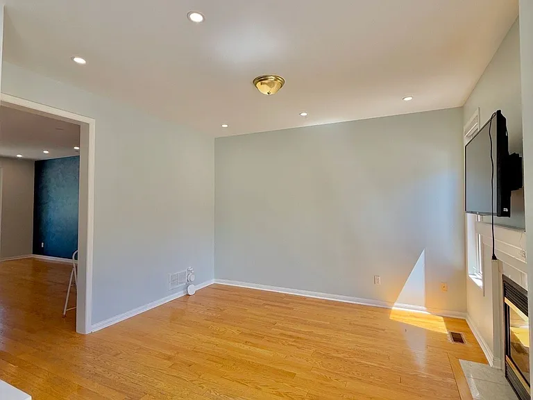 21 Sugarhill Dr #UPPER — Photo 4