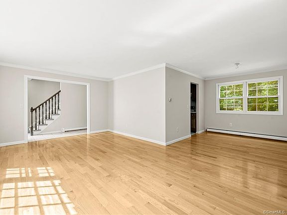 4th image of 7 Hearthstone Dr