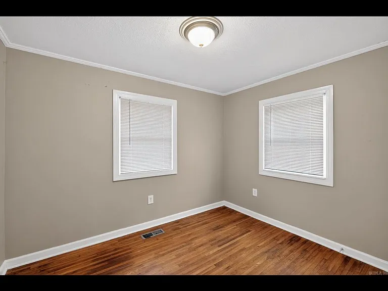 410 W 51st St — Photo 22