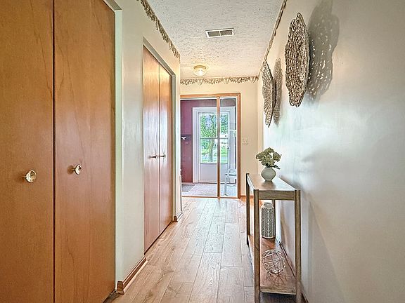 4th image of 891 Avalon Dr