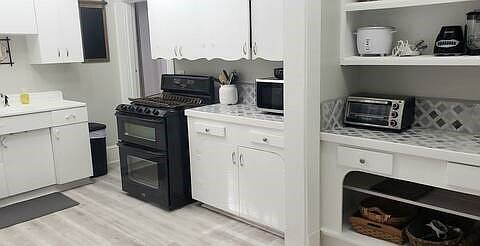 5th image of 400 Washington St