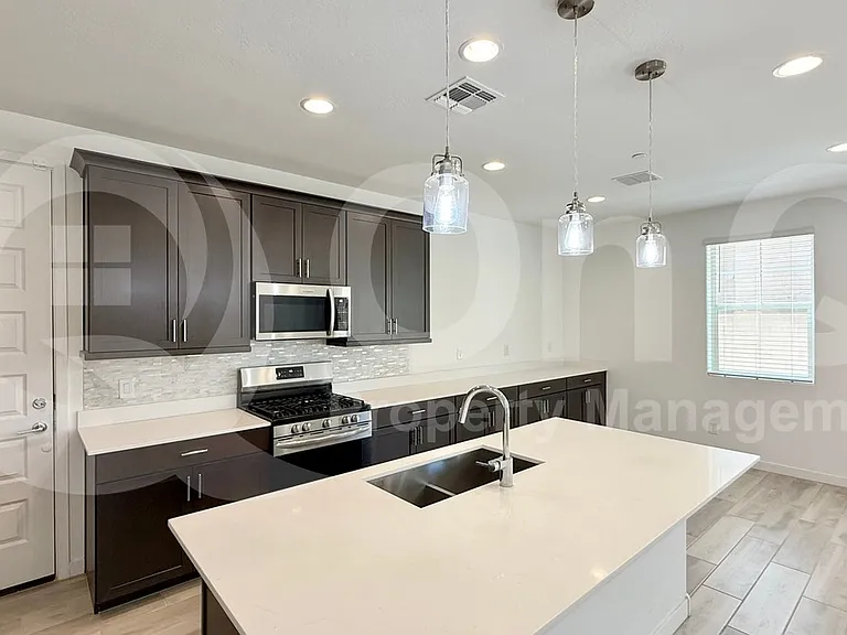 636 S Jacana Ln — Photo 6