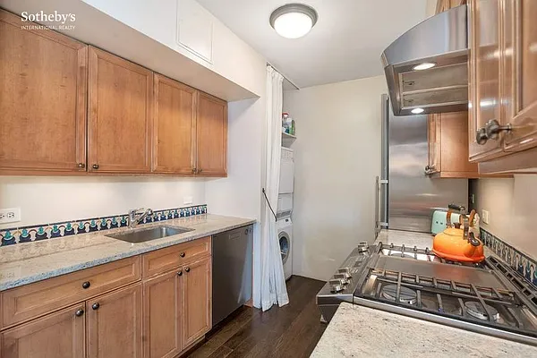 Sold by Sotheby's International Realty | media 18