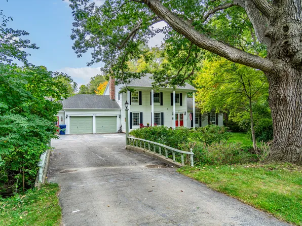 7470 Thornwood St, Canton, MI 48187