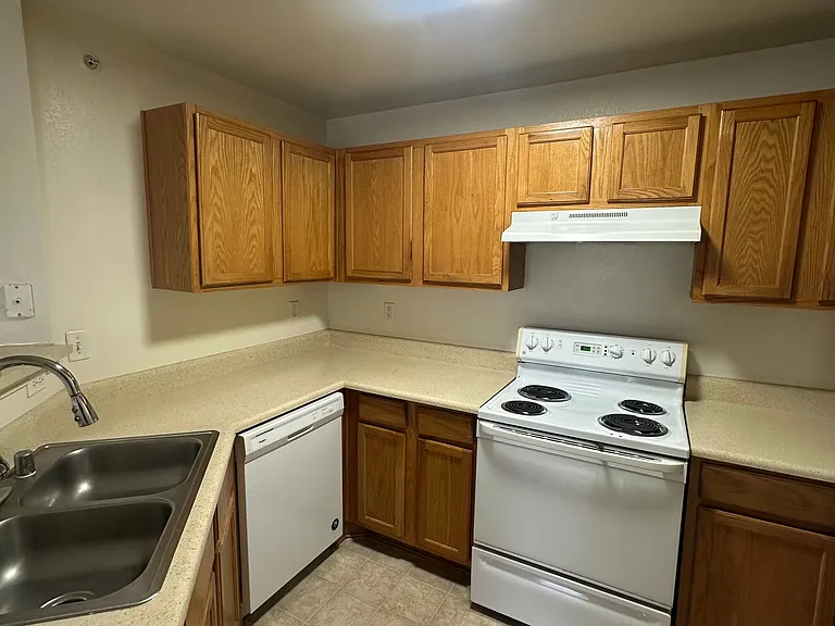 1221 Wren Ct #4-203 — Photo 6