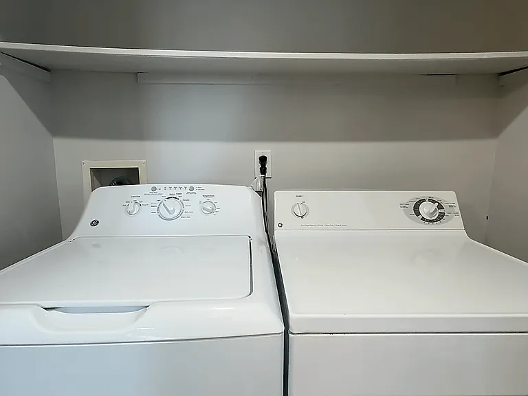 Prentiss Pointe Apartments — Photo 94